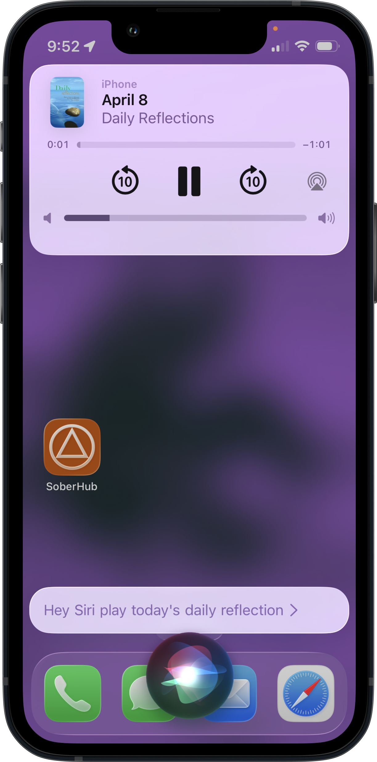 iPhone mostrando a Siri respondiendo a una solicitud para reproducir la reflexión de hoy en SoberHub