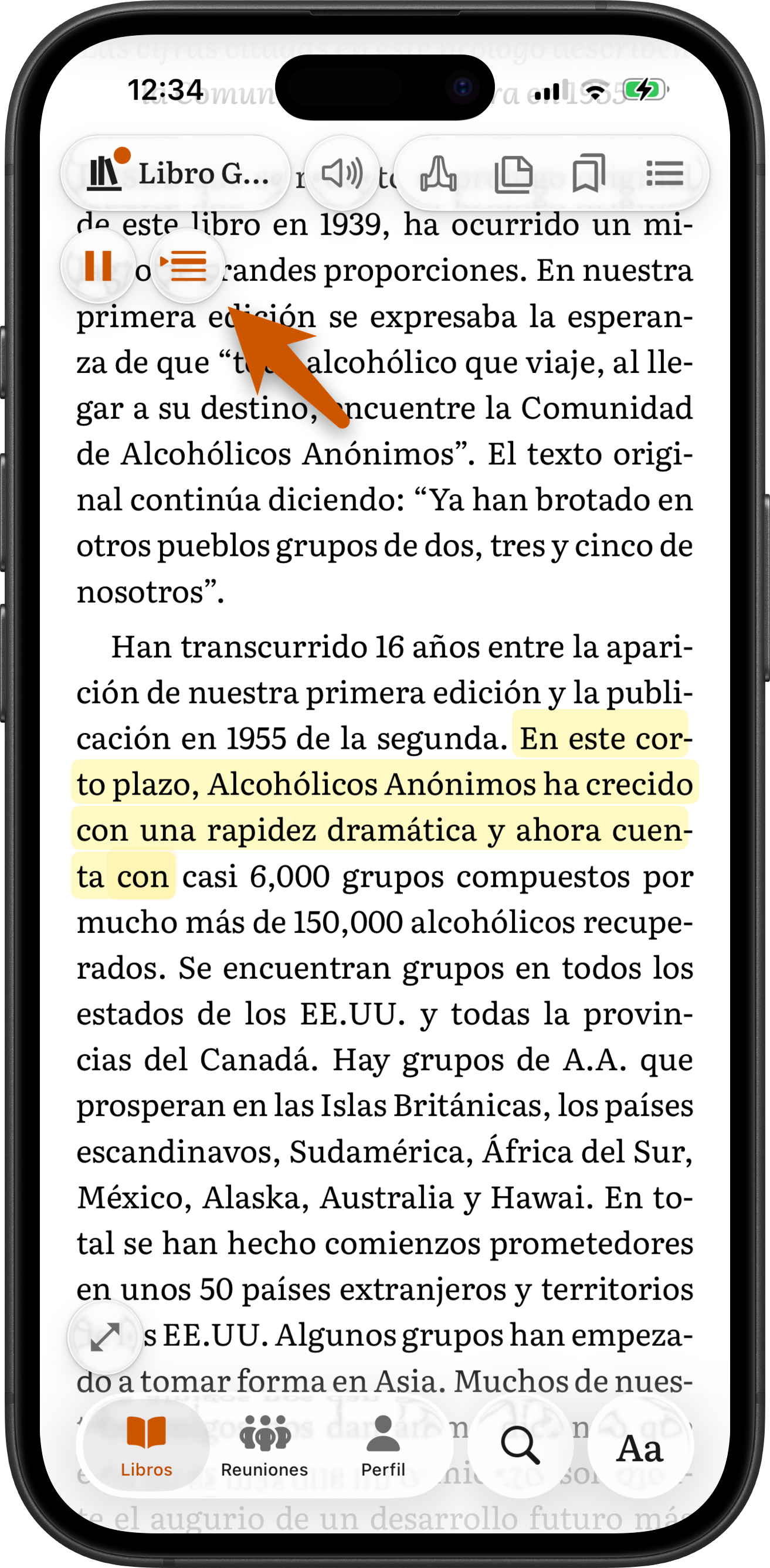 Una página del Libro Grande en SoberHub con la frase narrada marcada, y el minirreproductor flotante arriba con una flecha que señala su botón Sync